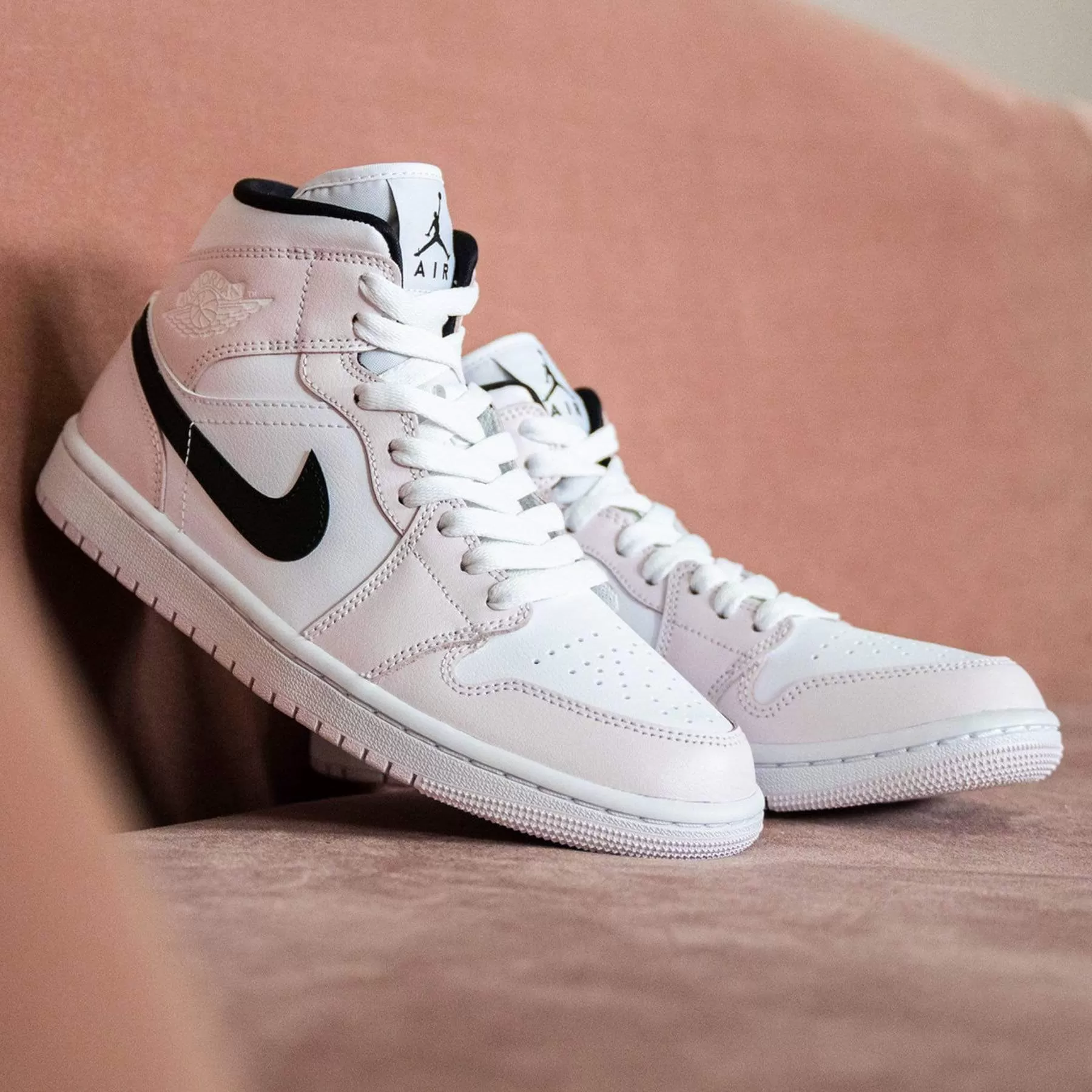 Air Jordan 1 Mid Wmns 'Barely Rose'