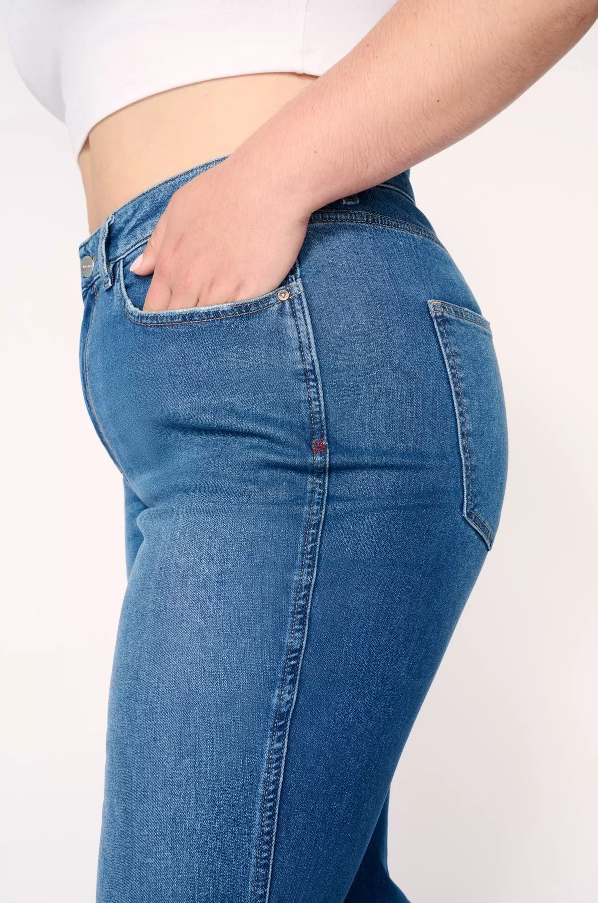 Curvy ASE Straight Jeans | Demarco